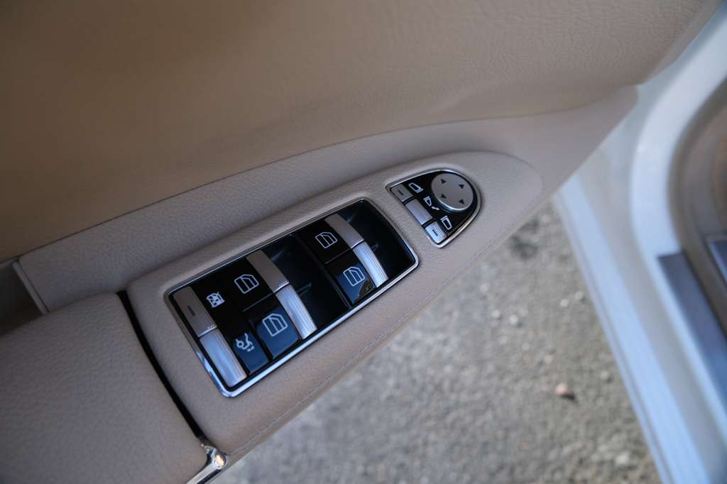 2012 Mercedes-Benz S-Class 550 Image 31 of 46