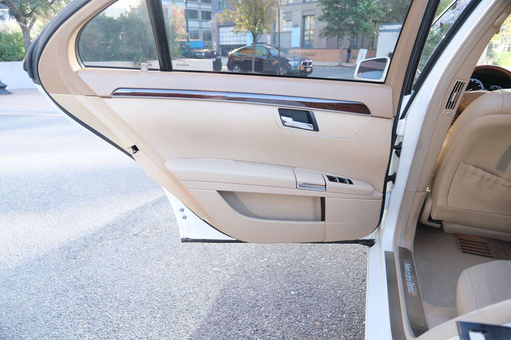 2012 Mercedes-Benz S-Class 550 Image 35 of 46