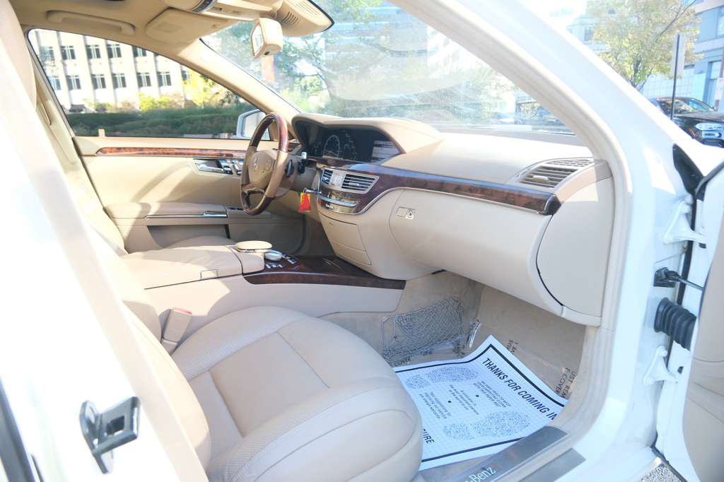 2012 Mercedes-Benz S-Class 550 Image 20 of 46