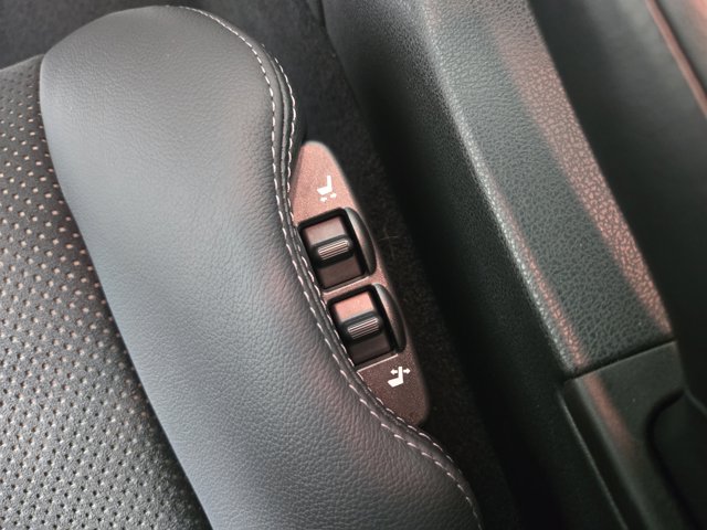 Vehicle image 21 of 29
