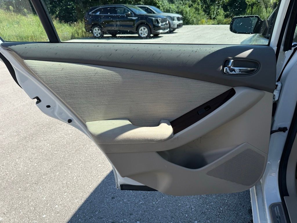 2012 Nissan Altima 2.5 S Image 24 of 30