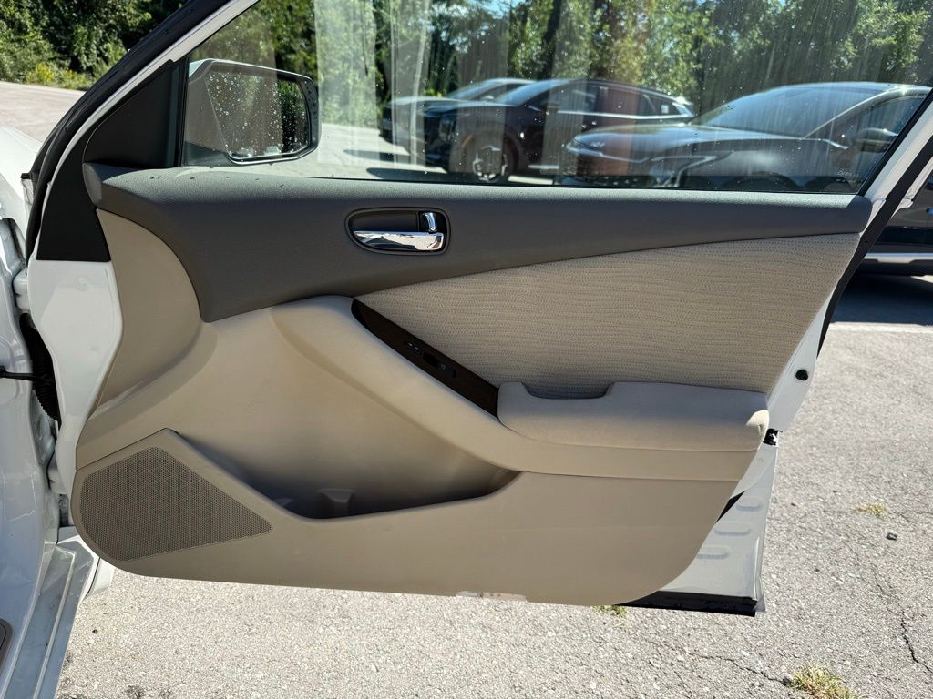 2012 Nissan Altima 2.5 S Image 26 of 30