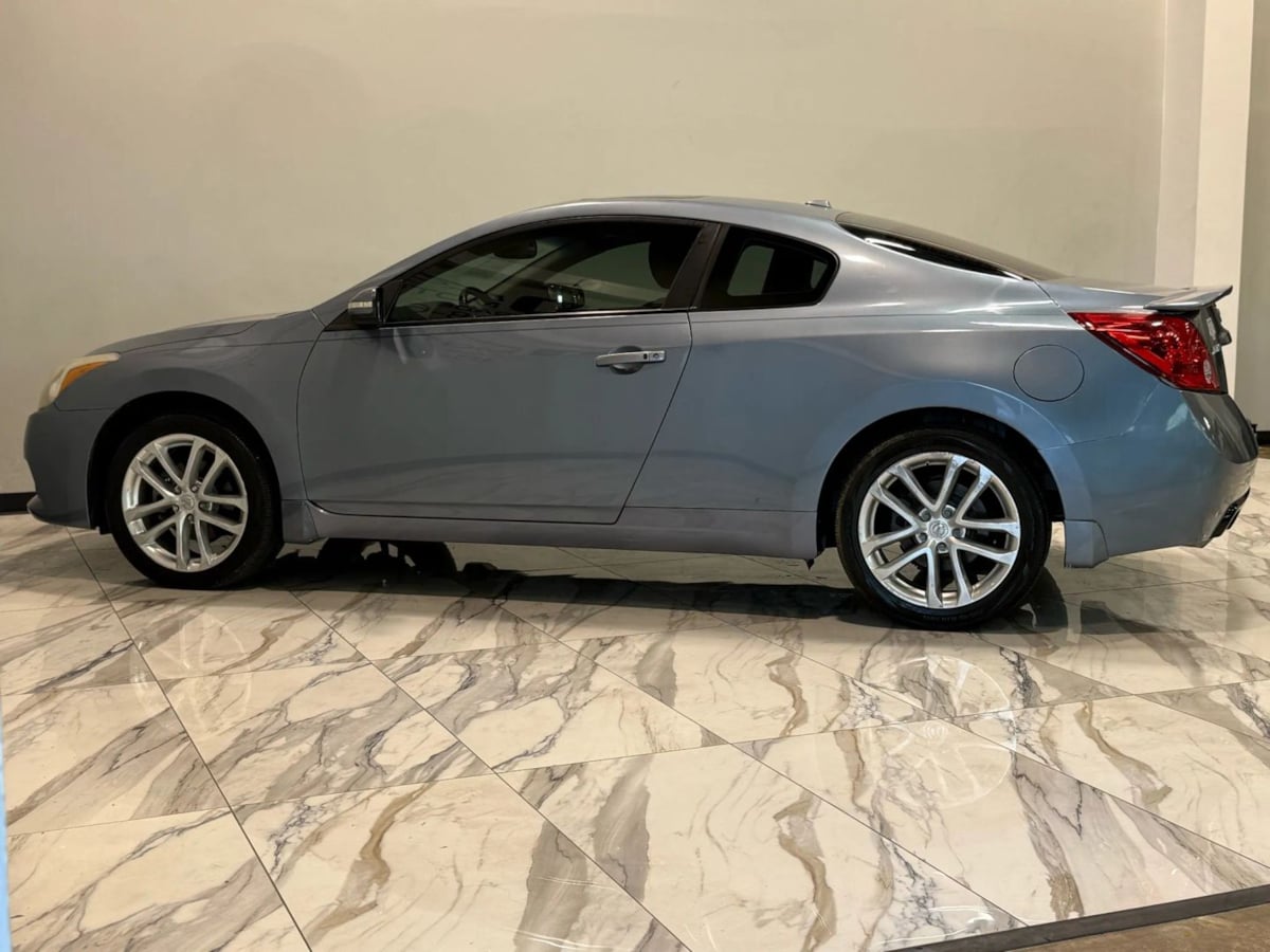 Vehicle image 8 of 24