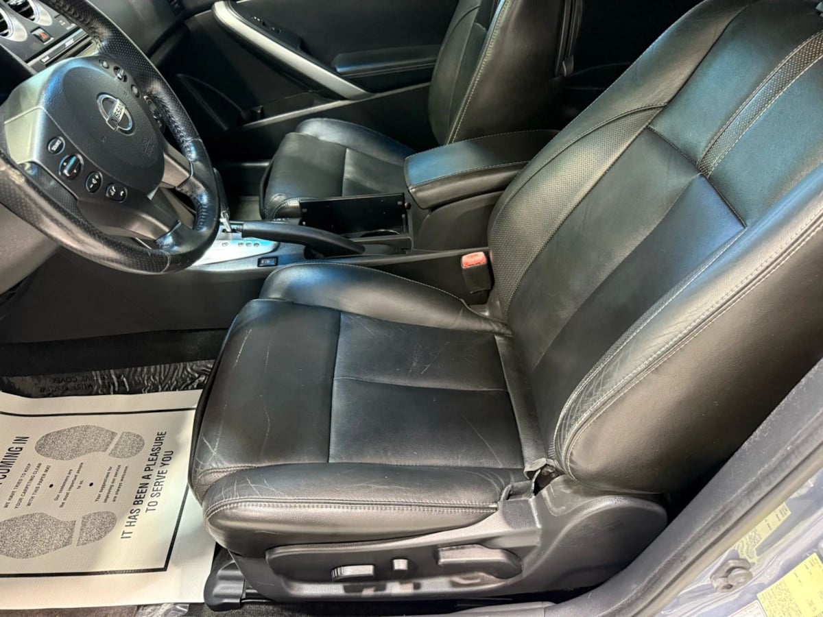 Vehicle image 17 of 24
