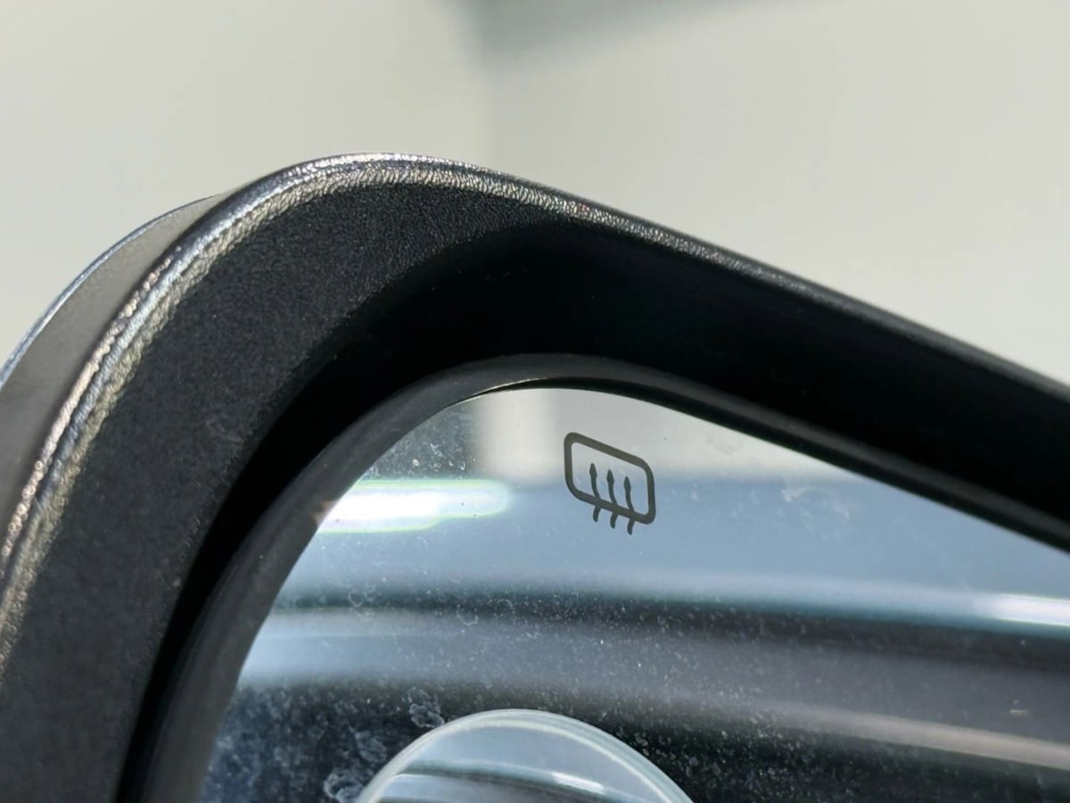 Vehicle image 19 of 24
