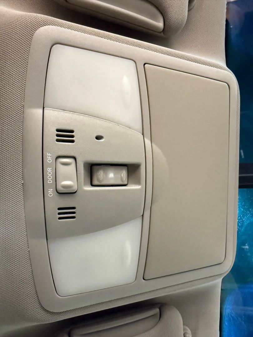 Vehicle image 21 of 24