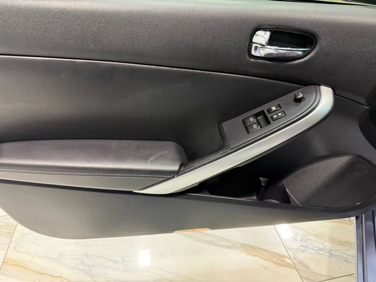 Vehicle image 20 of 24