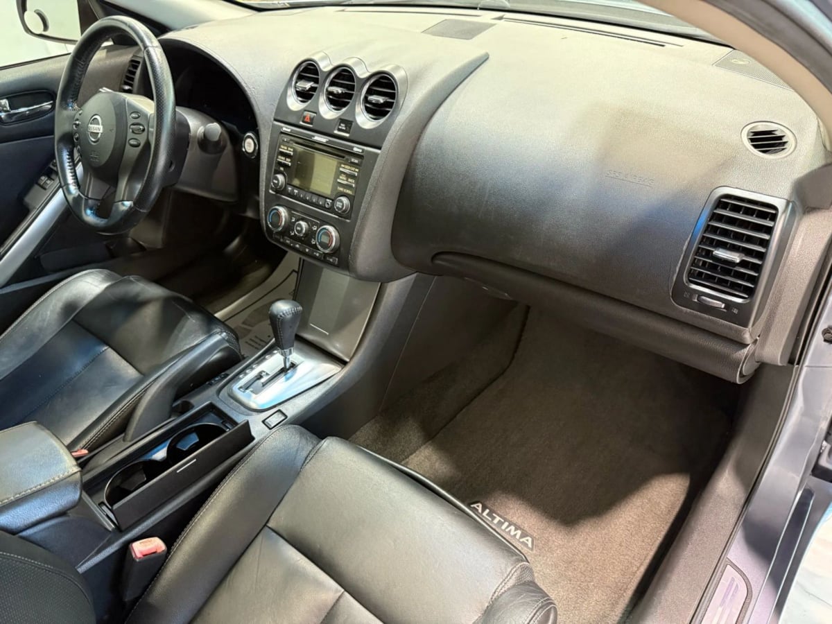 Vehicle image 18 of 24