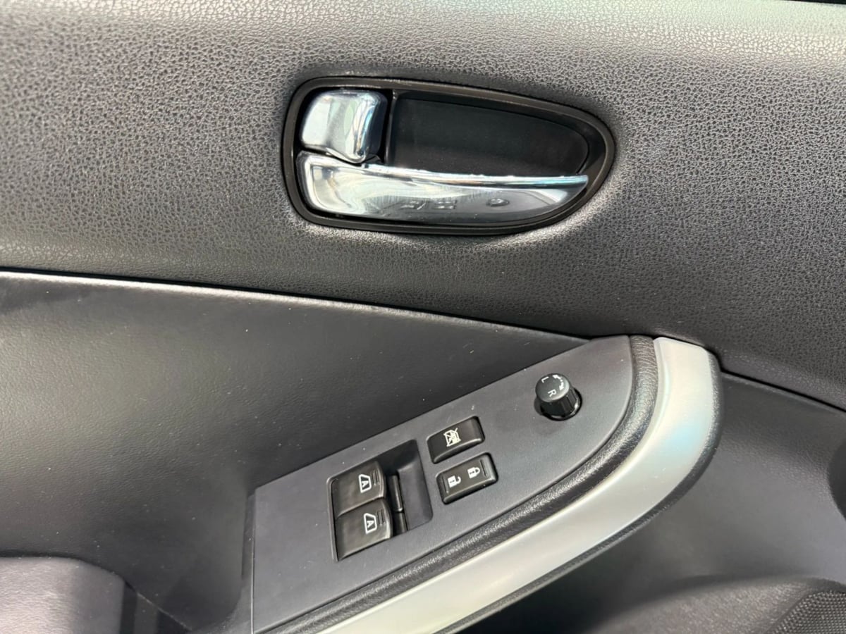 Vehicle image 23 of 24