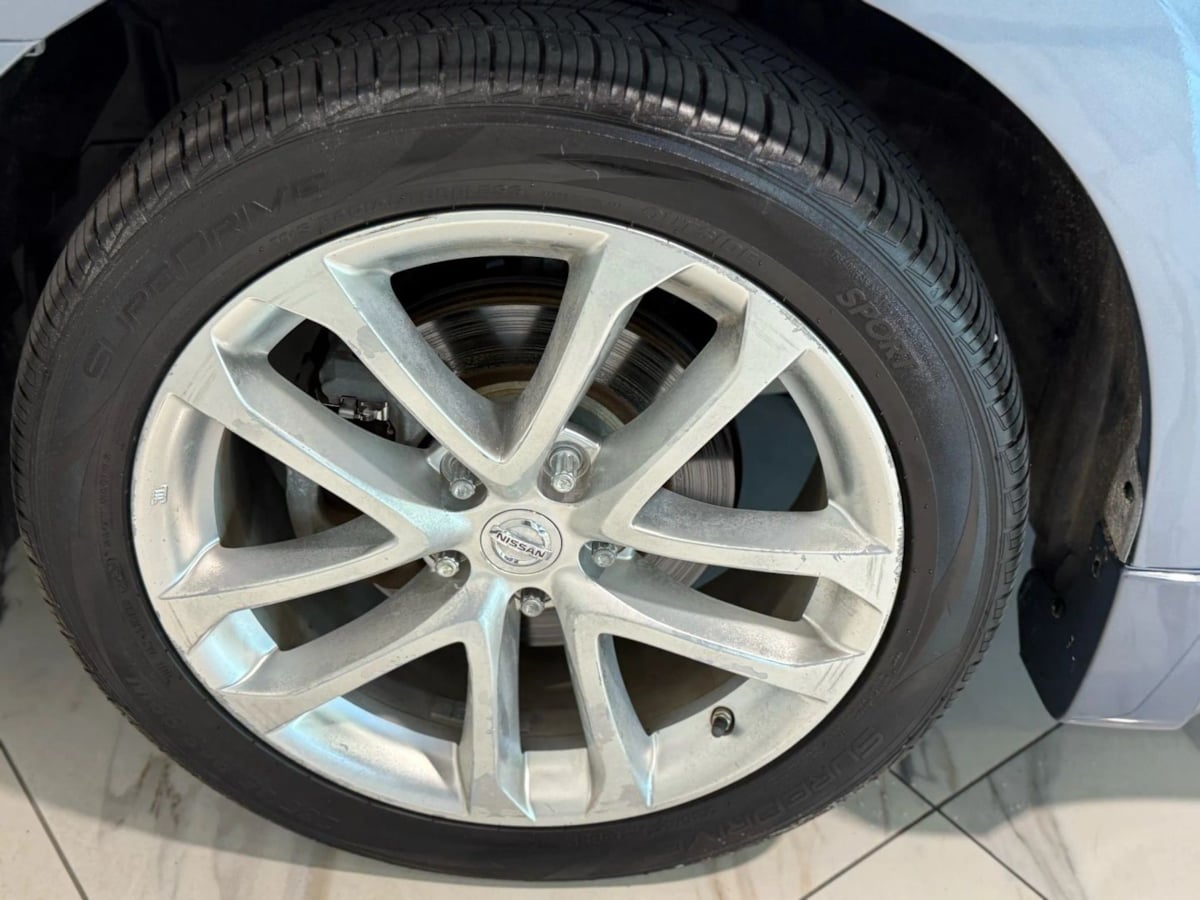 Vehicle image 9 of 24