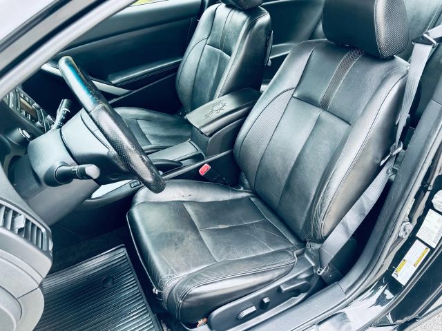 Vehicle image 14 of 30