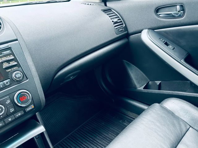 Vehicle image 28 of 30