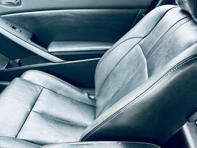 Vehicle image 26 of 30