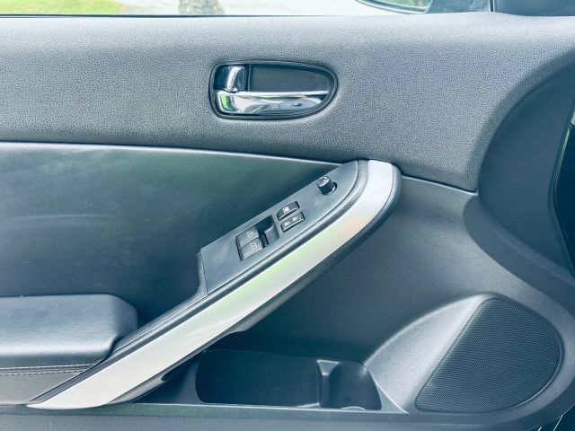 Vehicle image 27 of 30