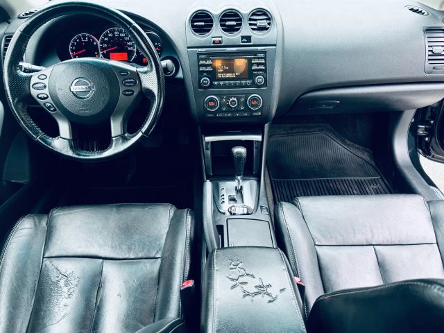 Vehicle image 18 of 30