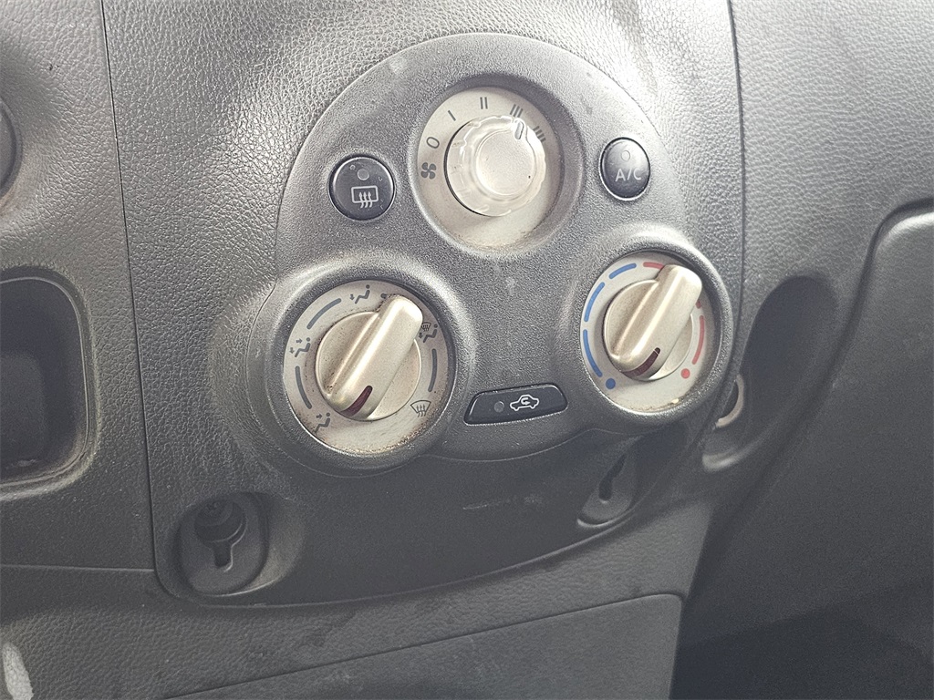2012 Nissan Cube 1.8 S Image 10 of 10