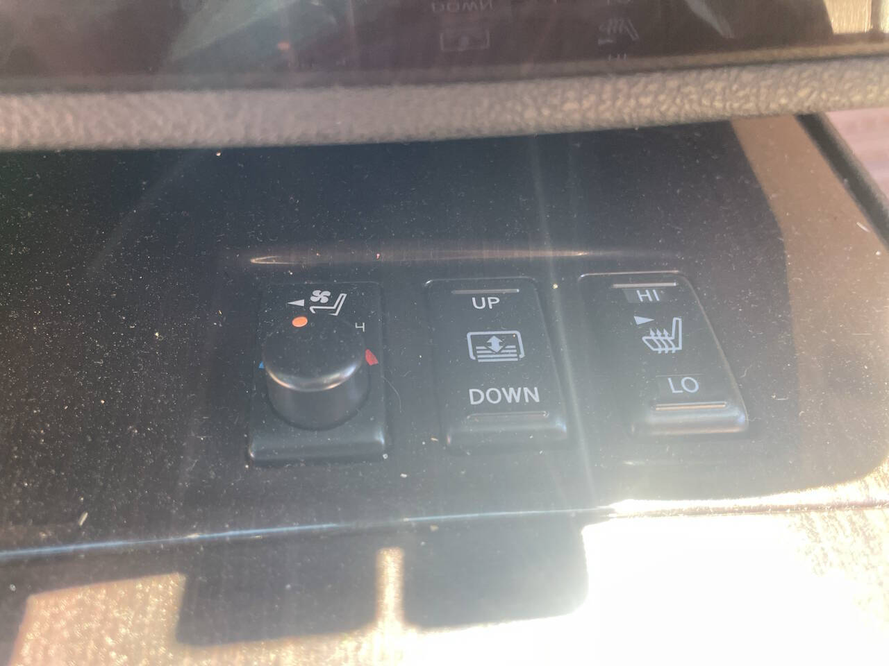 Vehicle image 26 of 30