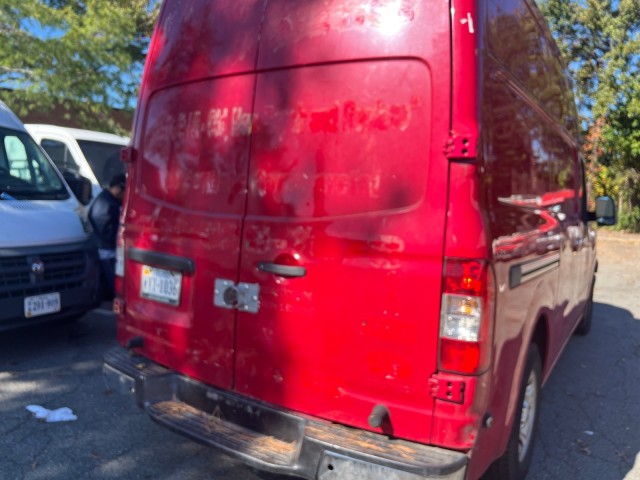 2012 Nissan NV SV Image 4 of 23