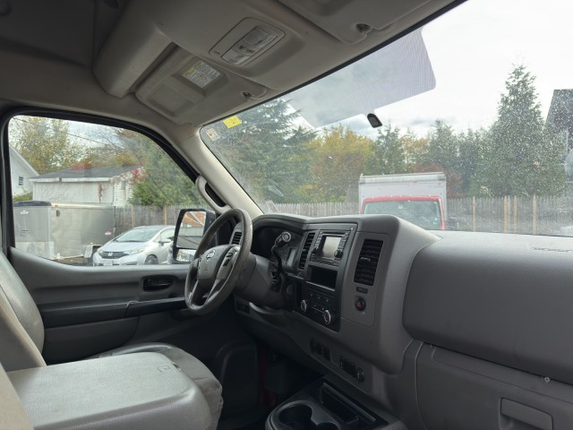 2012 Nissan NV SV Image 10 of 23