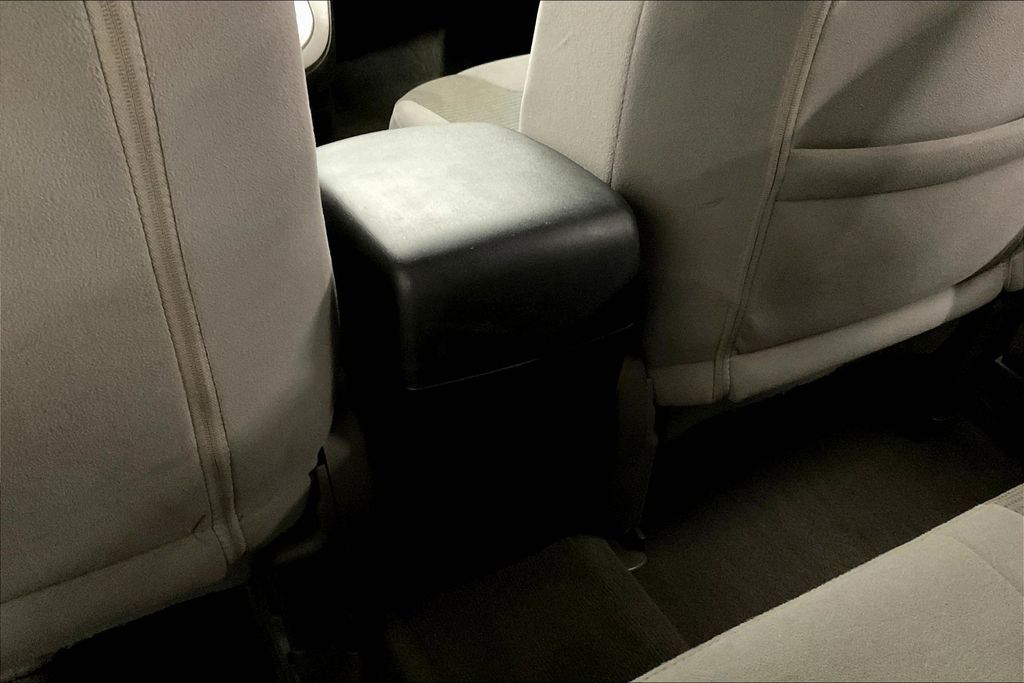 Vehicle image 36 of 38