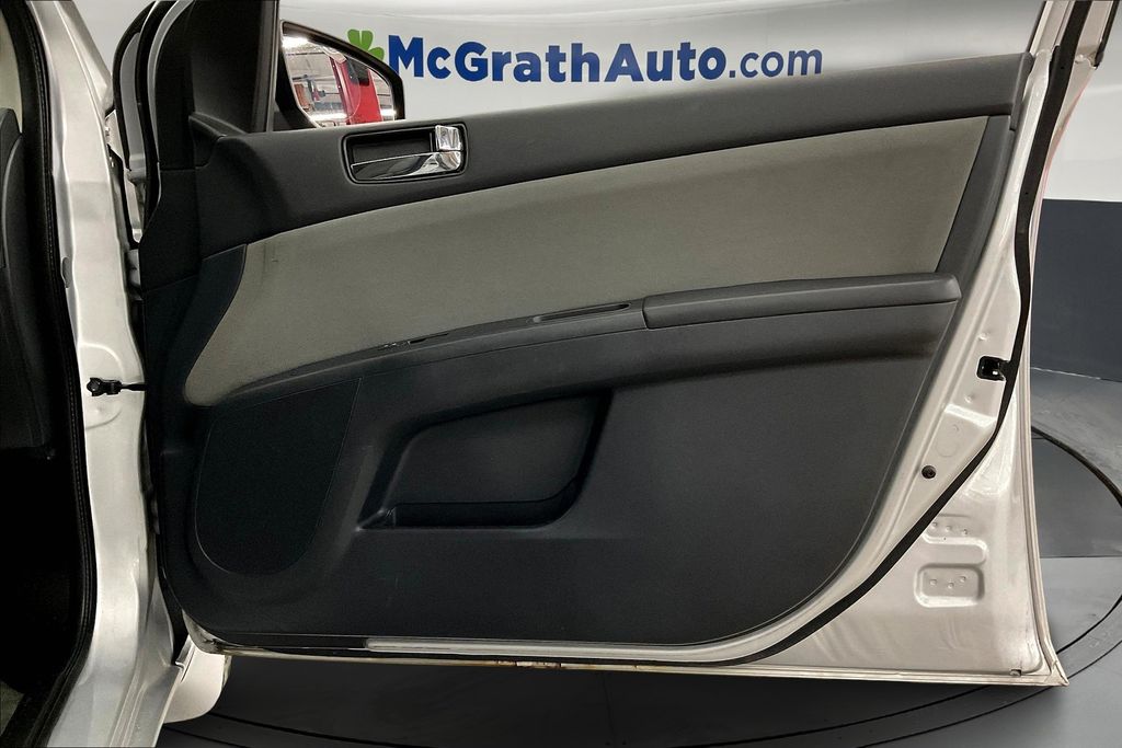 Vehicle image 27 of 38