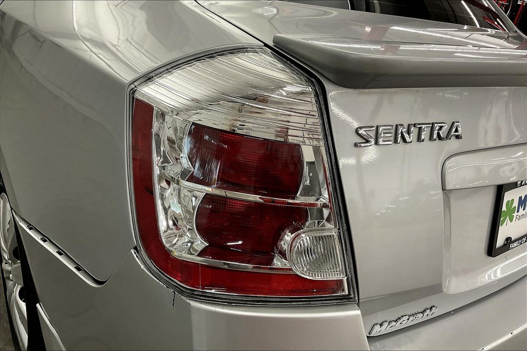 Vehicle image 33 of 38