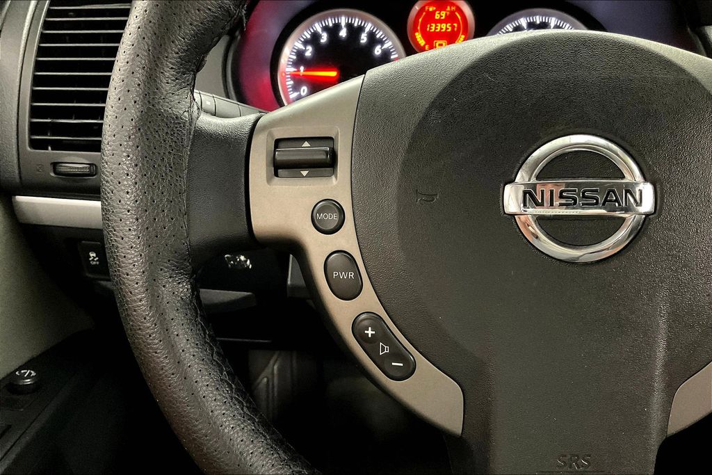 Vehicle image 21 of 38