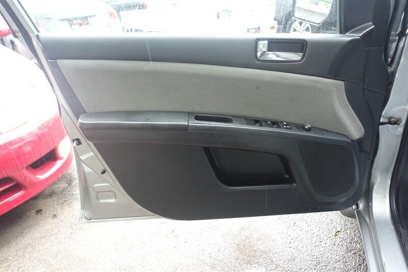 Vehicle image 9 of 21