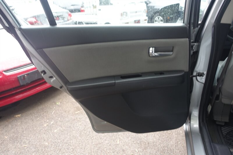 Vehicle image 11 of 21