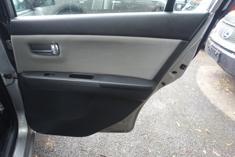 Vehicle image 15 of 21