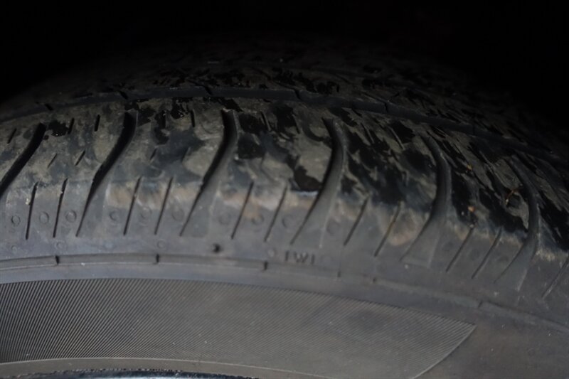Vehicle image 19 of 21