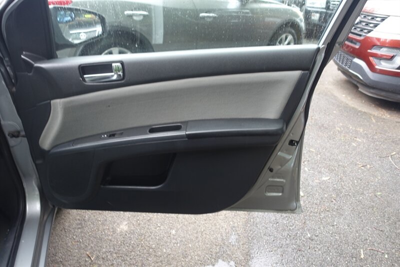 Vehicle image 13 of 21