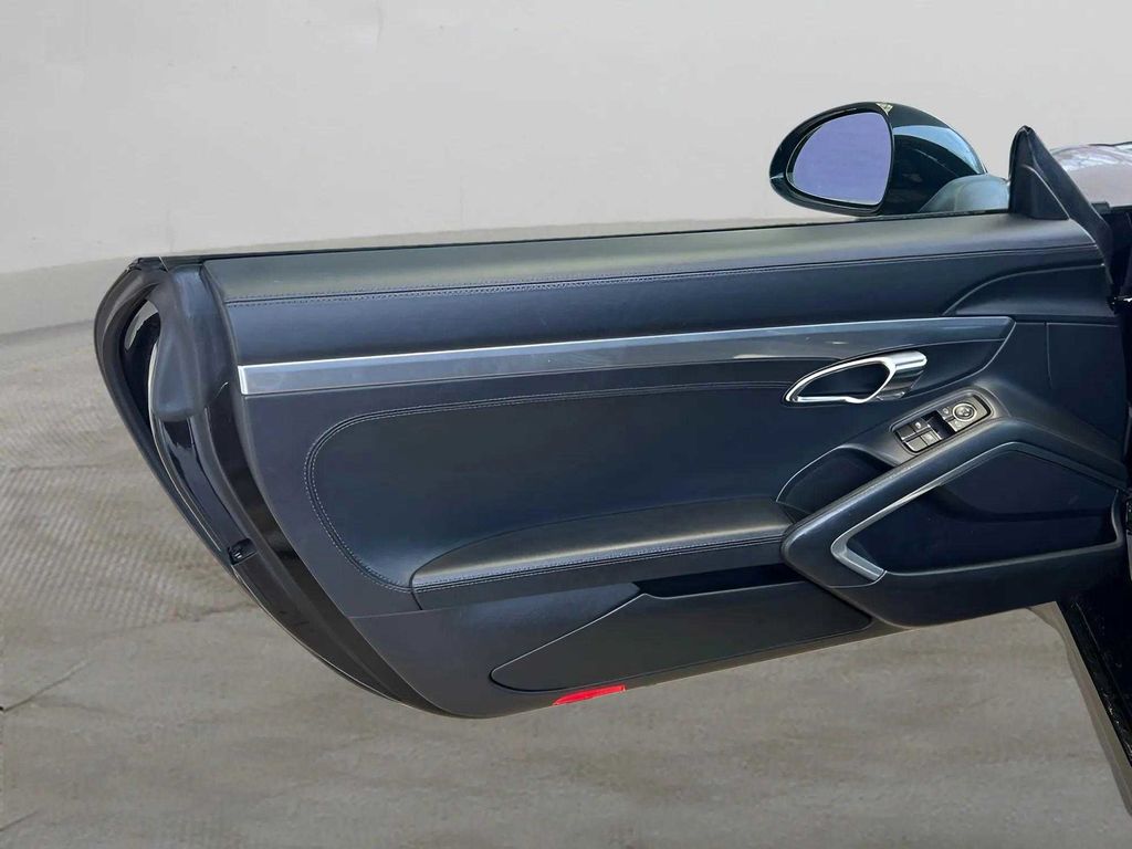 Vehicle image 31 of 37