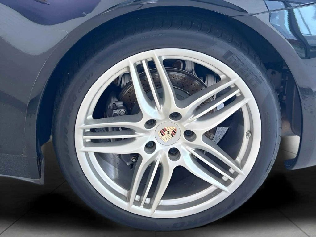Vehicle image 33 of 37
