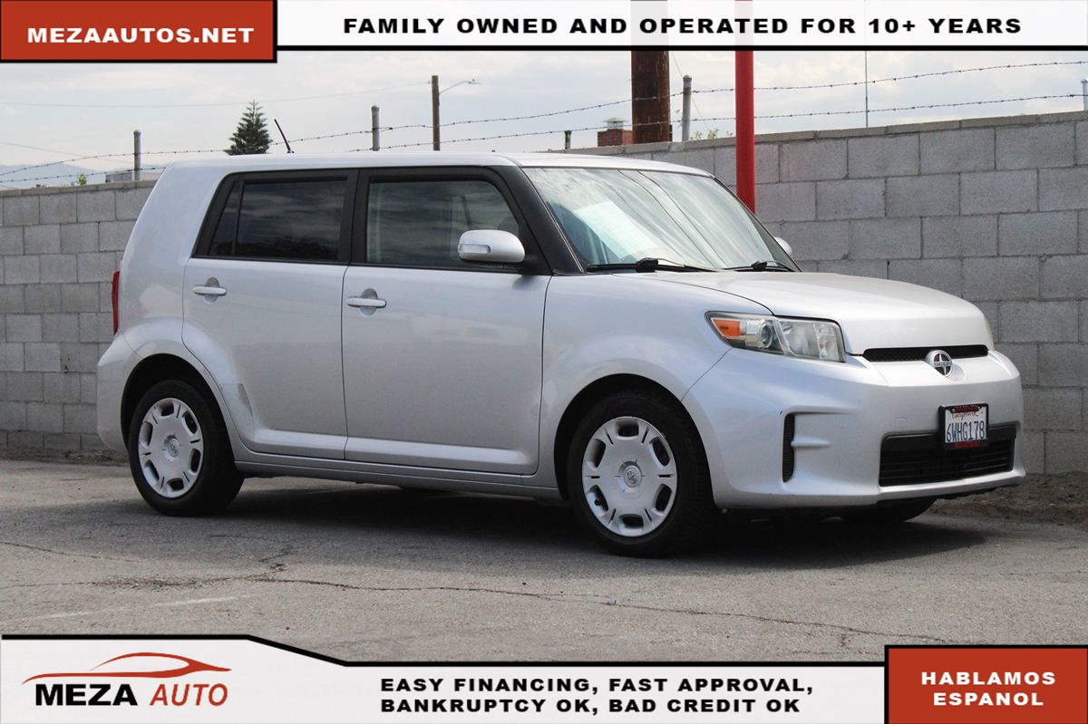 2012 Scion xB Base Image 2 of 16