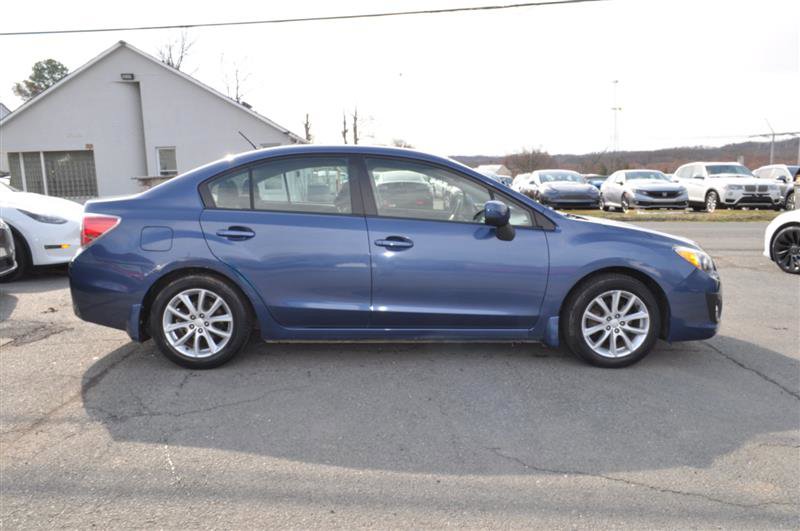 2012 Subaru Impreza 2.0i Premium Image 2 of 12