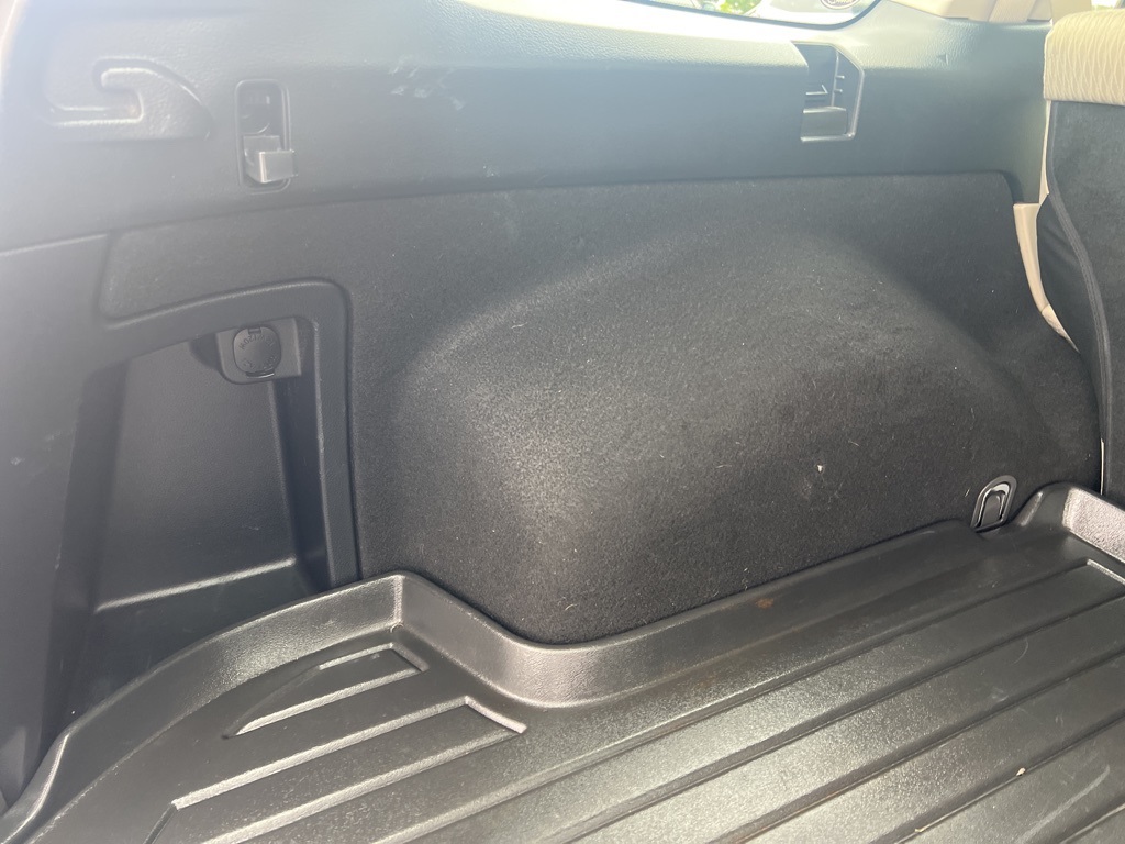 2012 Subaru Outback 2.5i Image 16 of 53