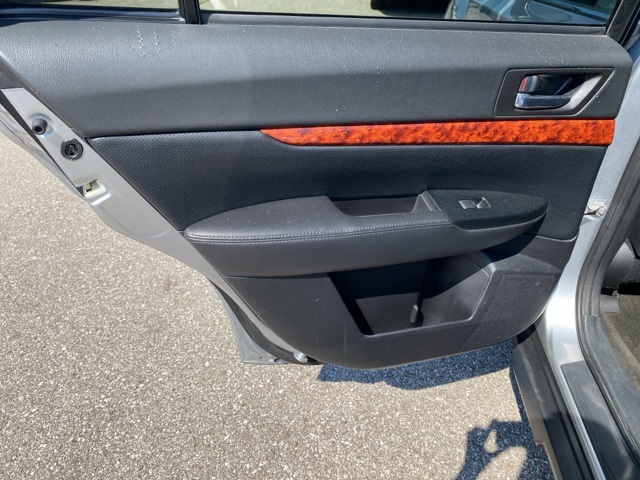 2012 Subaru Outback 2.5i Limited Image 30 of 33