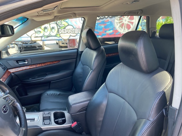 2012 Subaru Outback 2.5i Limited Image 16 of 33