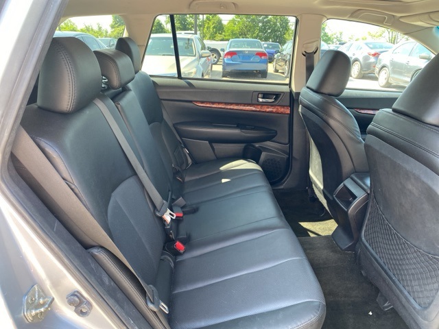 2012 Subaru Outback 2.5i Limited Image 12 of 33