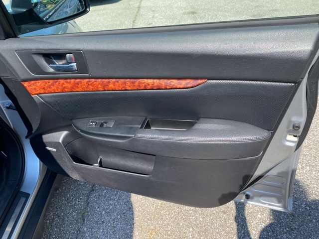 2012 Subaru Outback 2.5i Limited Image 32 of 33