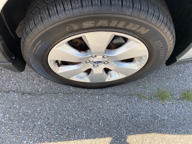2012 Subaru Outback 2.5i Limited Image 9 of 33