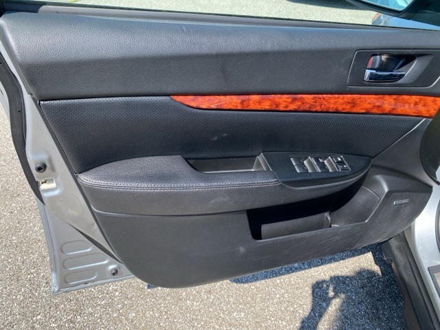 2012 Subaru Outback 2.5i Limited Image 31 of 33