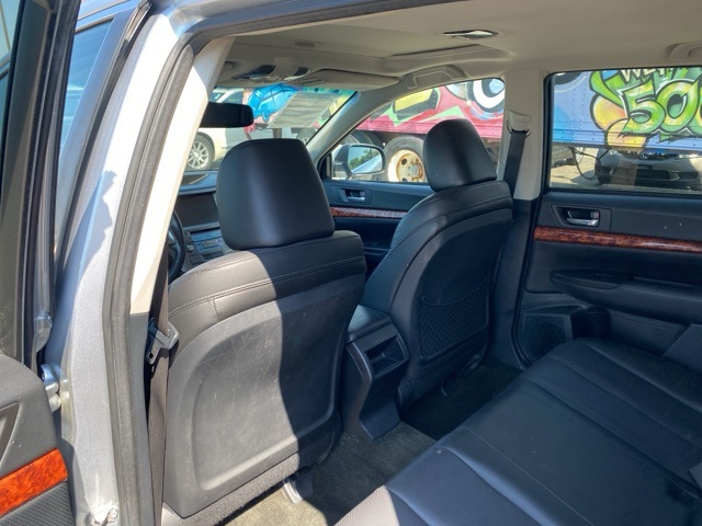 2012 Subaru Outback 2.5i Limited Image 17 of 33