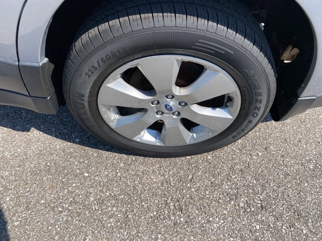 2012 Subaru Outback 2.5i Limited Image 10 of 33