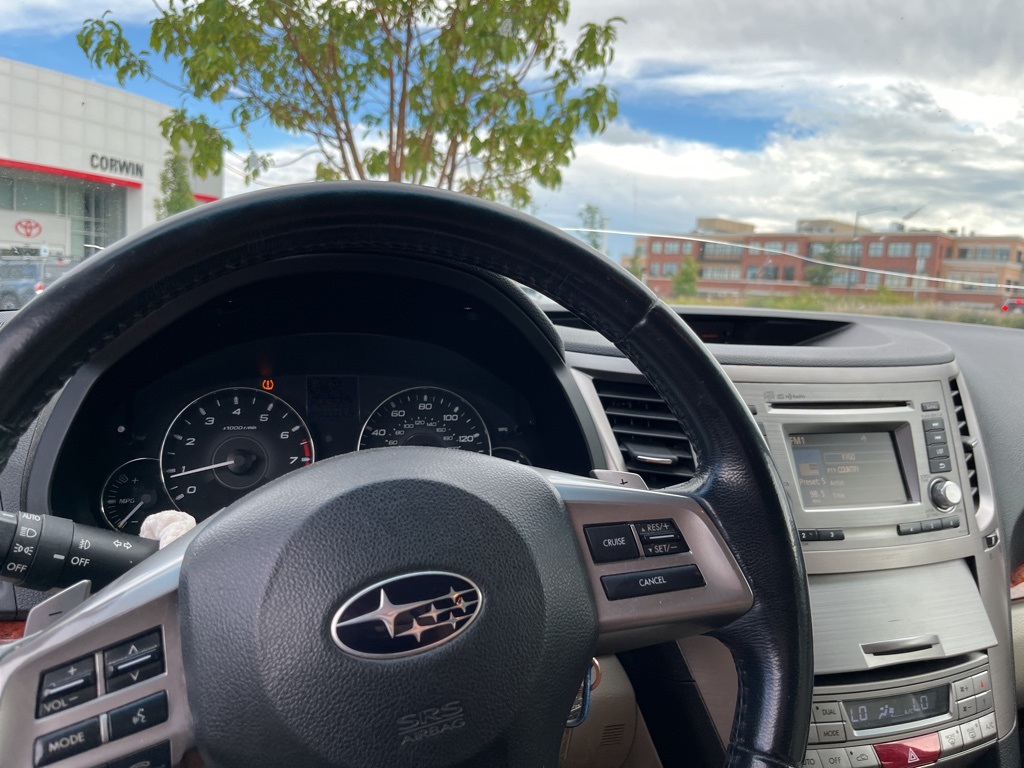2012 Subaru Outback 2.5i Limited Image 9 of 11