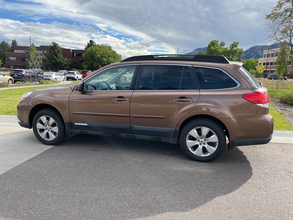 2012 Subaru Outback 2.5i Limited Image 7 of 11