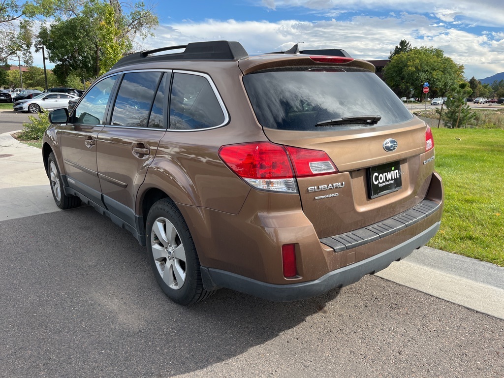 2012 Subaru Outback 2.5i Limited Image 8 of 11
