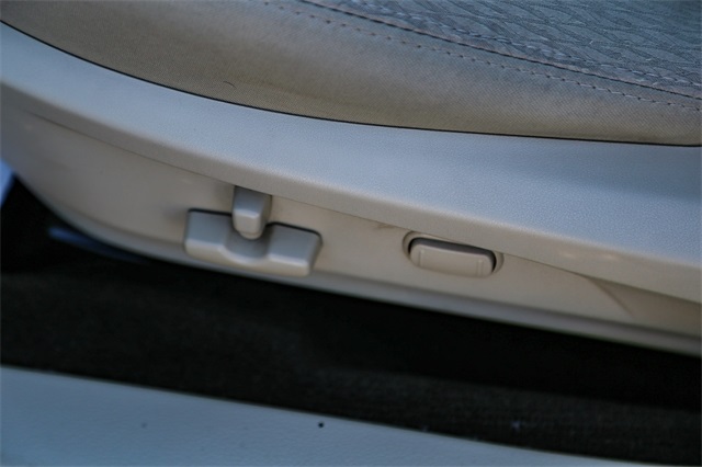 2012 Subaru Outback 2.5i Premium Image 18 of 25