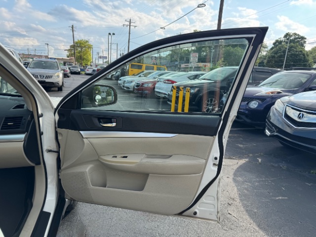 2012 Subaru Outback 2.5i Premium Image 17 of 26